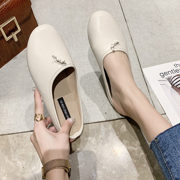 Moodsad kunstnahast kinnised naiste sussid