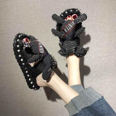 Modern női papucs 3D elemmel és biztosítótűkkel