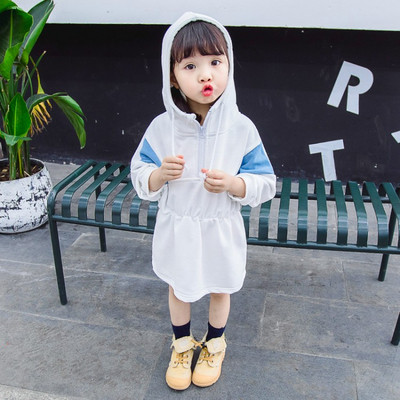 Pikkade varrukate ja kapuutsiga sportlik lastekleit tüdrukutele