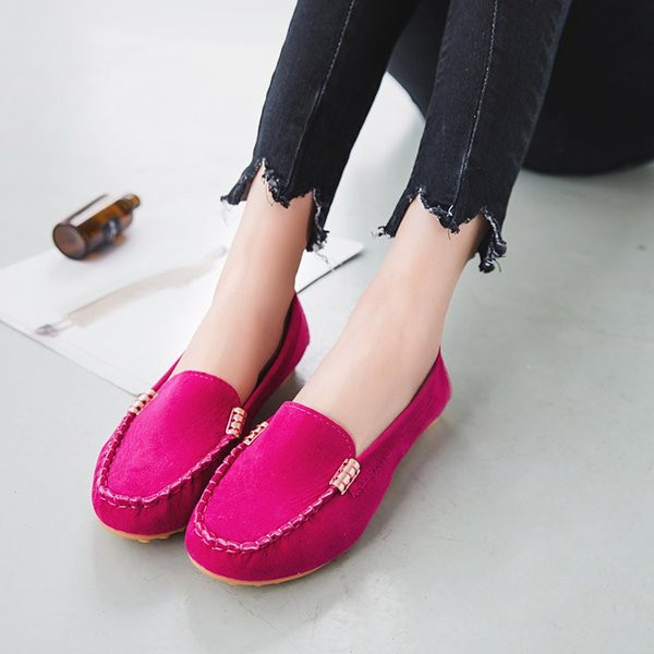 Laisvalaikio moteriški batai, tokie kaip mokasinai iš ekologiškos zomšos – dideli dydžiai