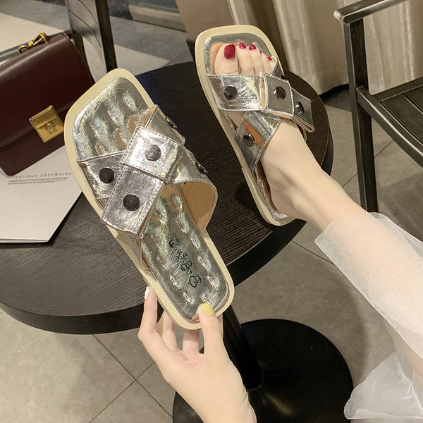 Retro női papucs műbőrből