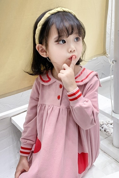 Rudeninė vaikiška suknelė ilgomis rankovėmis ir aplikacijomis