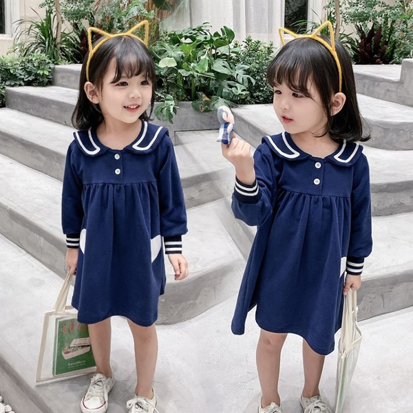 Rudeninė vaikiška suknelė ilgomis rankovėmis ir aplikacijomis