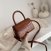 Női táska eco bőrből készült sima modell, rövid fogantyúval