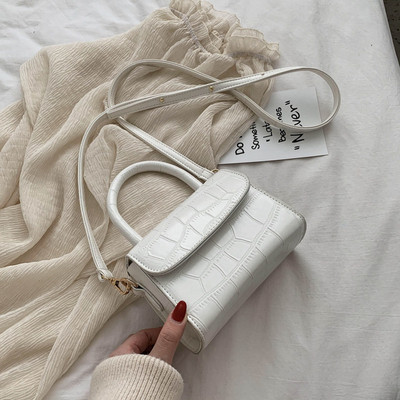 Női táska eco bőrből készült sima modell, rövid fogantyúval