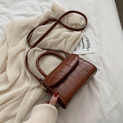 Női táska eco bőrből készült sima modell, rövid fogantyúval