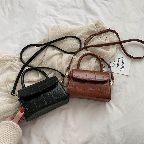 Női táska eco bőrből készült sima modell, rövid fogantyúval