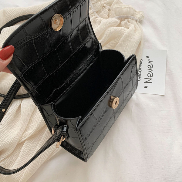 Női táska eco bőrből készült sima modell, rövid fogantyúval