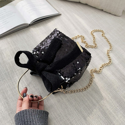 Modern női táska rövid fém fogantyúval és flitterekkel