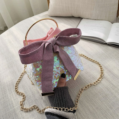 Modern női táska rövid fém fogantyúval és flitterekkel