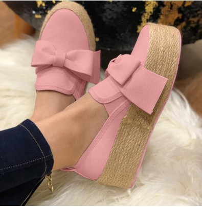 Női textilcipő emelvényen szalaggal - nagy méretben