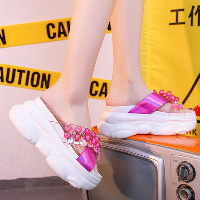 Modern női papucs műbőrből, durva talppal