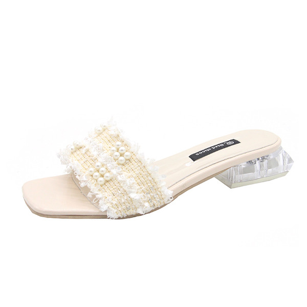 Modern női papucs alacsony, négyzet alakú sarokkal és gyöngyökkel