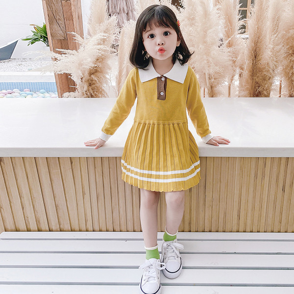 Testreszabott gyerekruha lányoknak vékony kötésből, hosszú ujjal és klasszikus gallérral