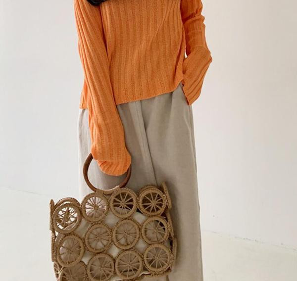 Stílusos női kötött táska kerek füllel