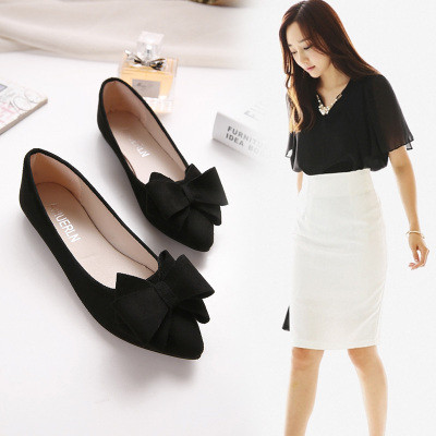 Tavaszi-nyári cipő hegyes modell szalaggal