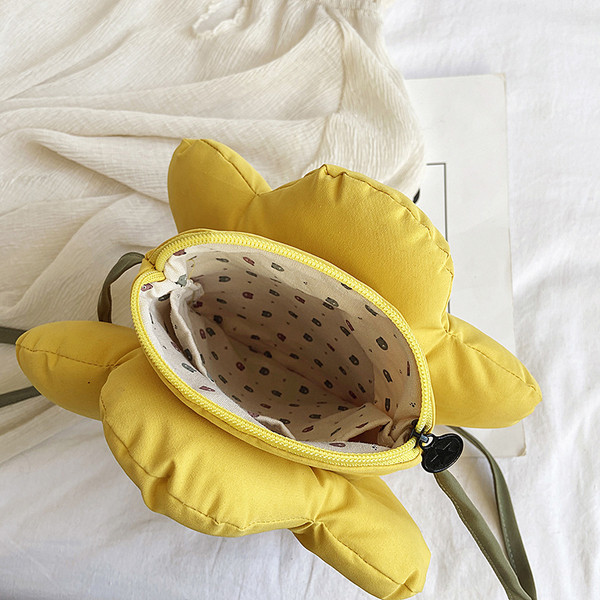 Moteriška laisvalaikio rankinė su ilga plona rankena