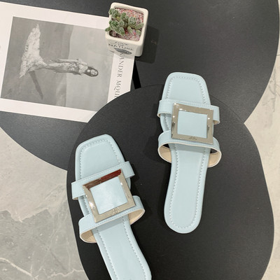 Modern női papucs fém csattal