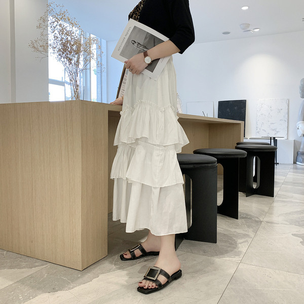 Modern női papucs fém csattal