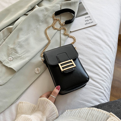 Aktuális női mini táska eco bőrből, csattal