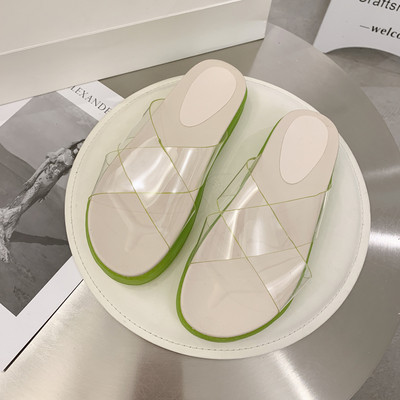 Moteriškos šlepetės plokščiu padu ir permatoma dalimi