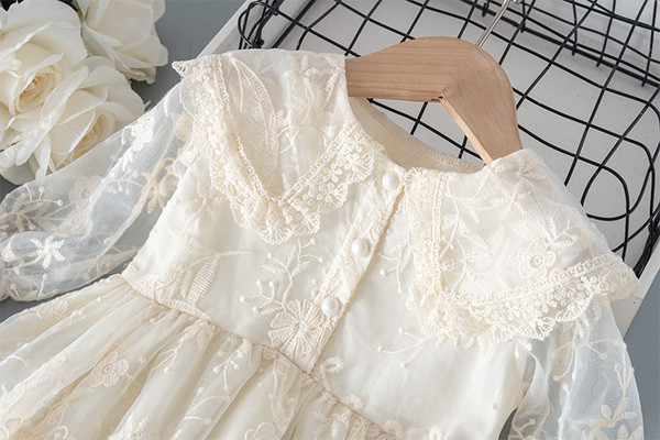 Rochie copii din dantela pentru fete cu maneci lungi si nasturi