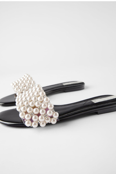 Naujo modelio šlepetės ant plokščio pado su silikonine juostele su perlais