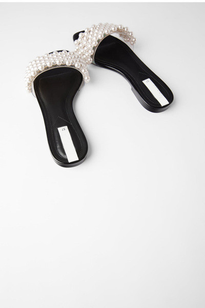 Naujo modelio šlepetės ant plokščio pado su silikonine juostele su perlais