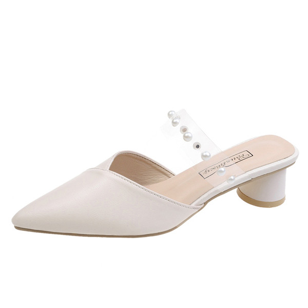 Modern női papucs szögletes sarokkal, átlátszó gyöngyös résszel