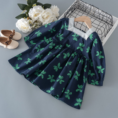 Pritaikyta vaikiška suknelė mergaitėms ilgomis rankovėmis ir kvadratine iškirpte