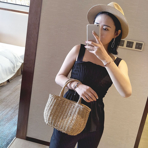 Női korszerű kötött táska rövid füllel