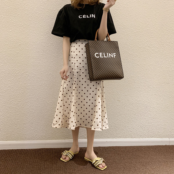 Elegáns női papucs fürtökkel és kövekkel