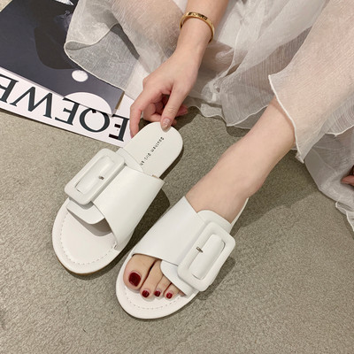 Női bőr papucs nagy csattal