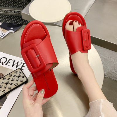 Női bőr papucs nagy csattal