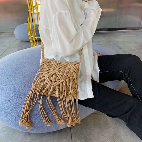 Hétköznapi női kötött táska hosszú füllel