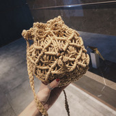 Modern, kerek kötött női táska