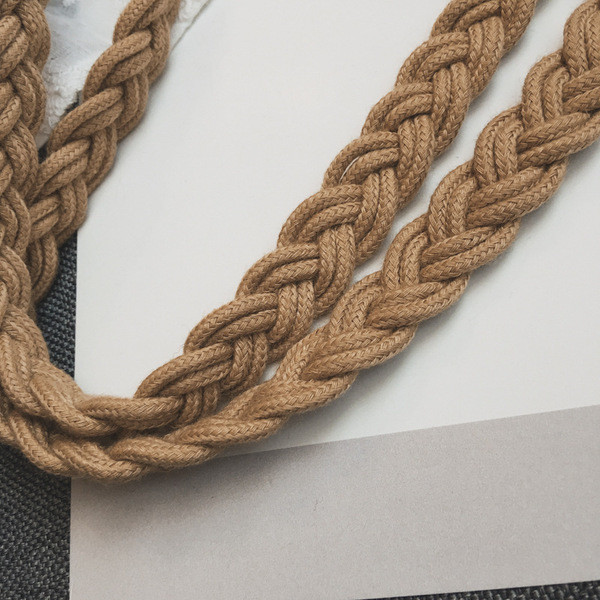 Modern, kerek kötött női táska