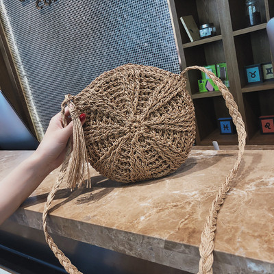 Naiste moodne ümmargune pika sangaga kootud kott