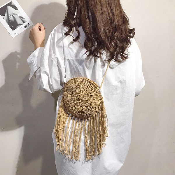 Női mindennapi kerek kötött táska rojtokkal