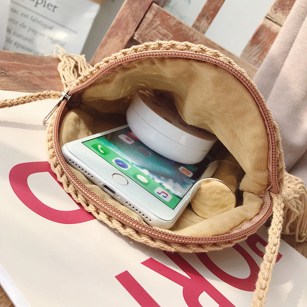 Női mindennapi kerek kötött táska rojtokkal