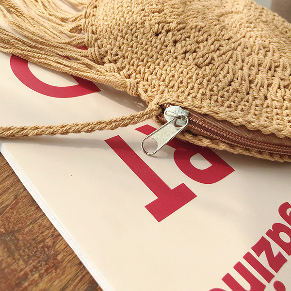 Női mindennapi kerek kötött táska rojtokkal