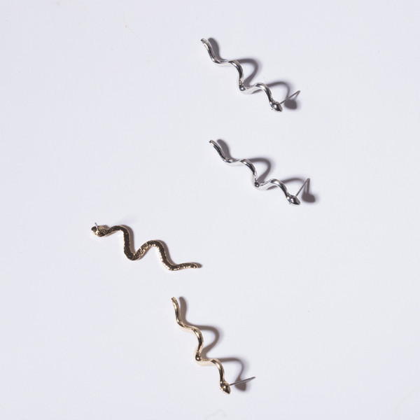 Modern női fülbevaló kígyó formájú