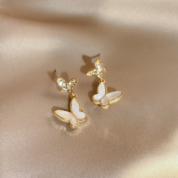Modern női fülbevaló pillangó formájú