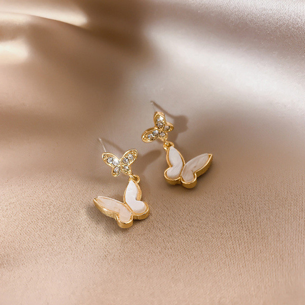 Modern női fülbevaló pillangó formájú