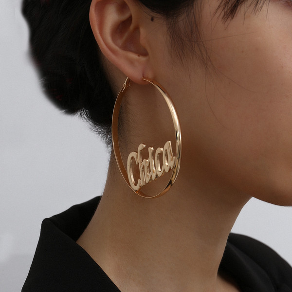 Kör alakú női fülbevaló, felirattal