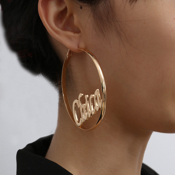 Kör alakú női fülbevaló, felirattal