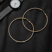 Egyszerű női kerek fülbevaló