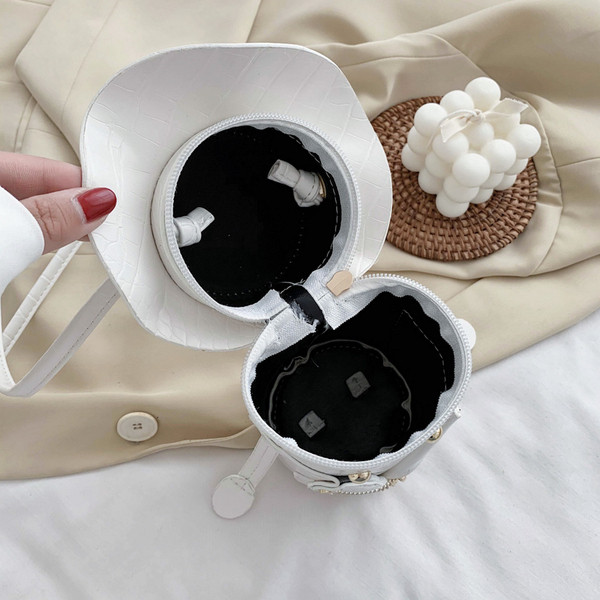 Modern női táska eko bőrből, fém elemekkel