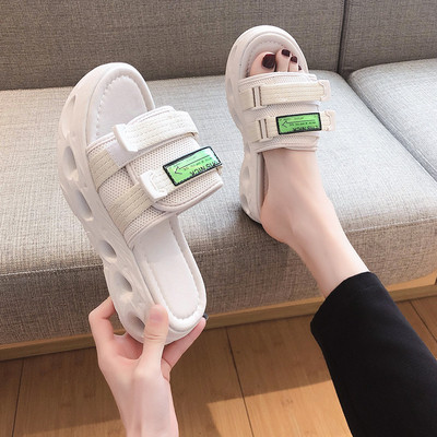 Női papucs tépőzárral és magas talppal