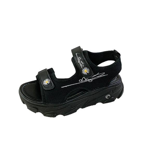 Modern női szandál hímzéssel